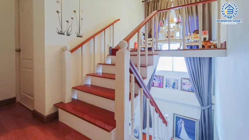 *****บ้านแฝดมือสอง กรุงเทพฯ ม.บุรีรมย์ รามอินทรา-หทัยราษฎร์ หลังมุม เนื้อที่กว้างขวางมากถึง 43.70 ตร.ว. ฟังก์ชัน 3 ห้องนอน 2 ห้องน้ำ ที่จอดรถ 1 คัน ต่อเติมจัดเต็ม รองรับทุกการอยู่อยาศัย ด้านข้างบ้านมีพื้นที่เหลือให้จัดเป็นมุมพักผ่อนได้ ทำเลดี เชื่อมต่อหลากหลายเส้นทาง ใกล้รถไฟฟ้าสายสีชมพู "สถานีคู้บอน" และจุดขึ้นทางด่วน "จุติโชติ"